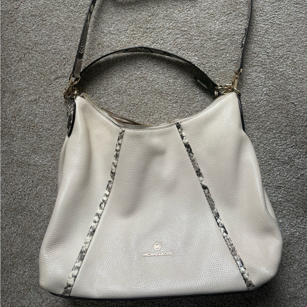 Michael Kors Lagre Convertible Shoulder Bag